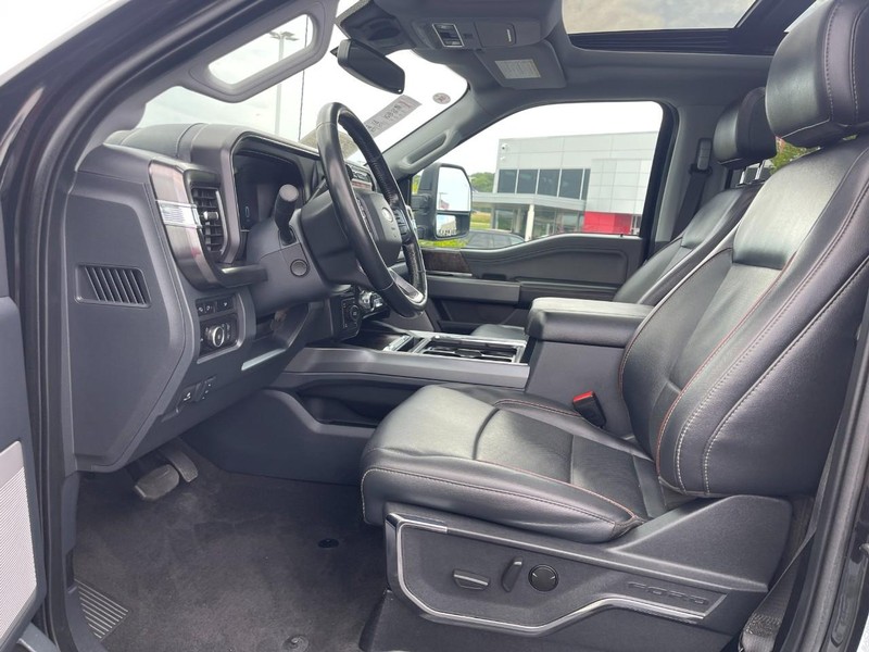 Ford Super Duty F-250 SRW Vehicle Image 17