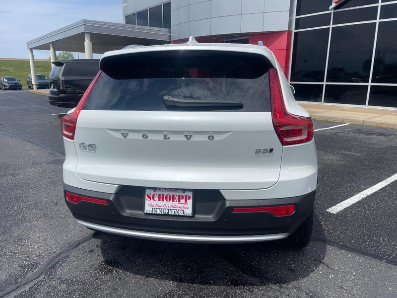 Volvo XC40 Vehicle Image 04