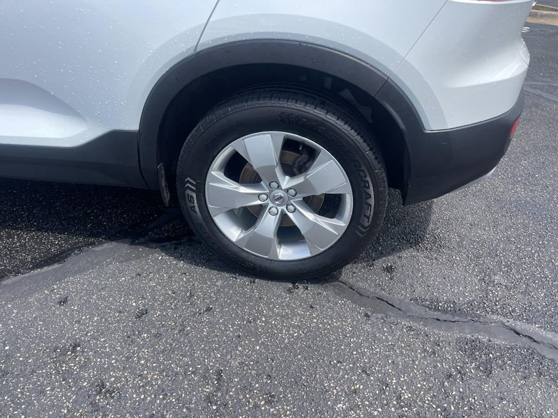 Volvo XC40 Vehicle Image 06