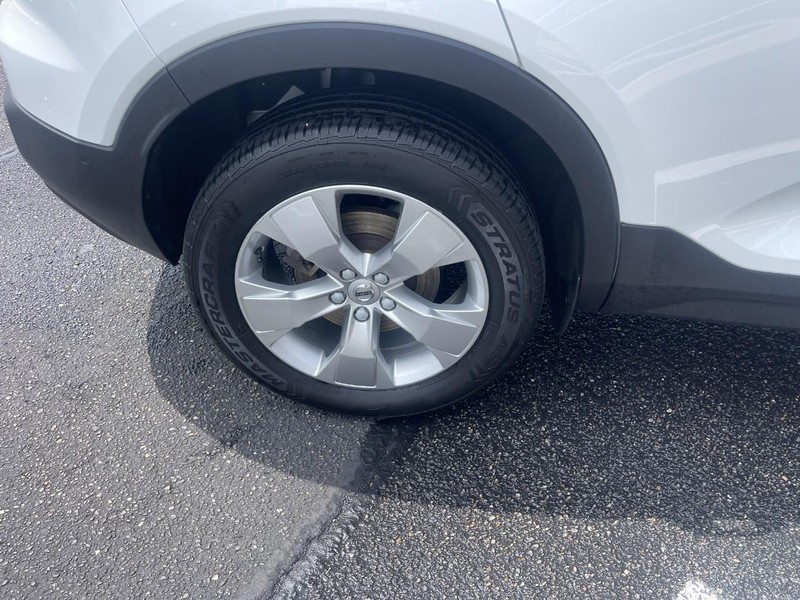 Volvo XC40 Vehicle Image 09