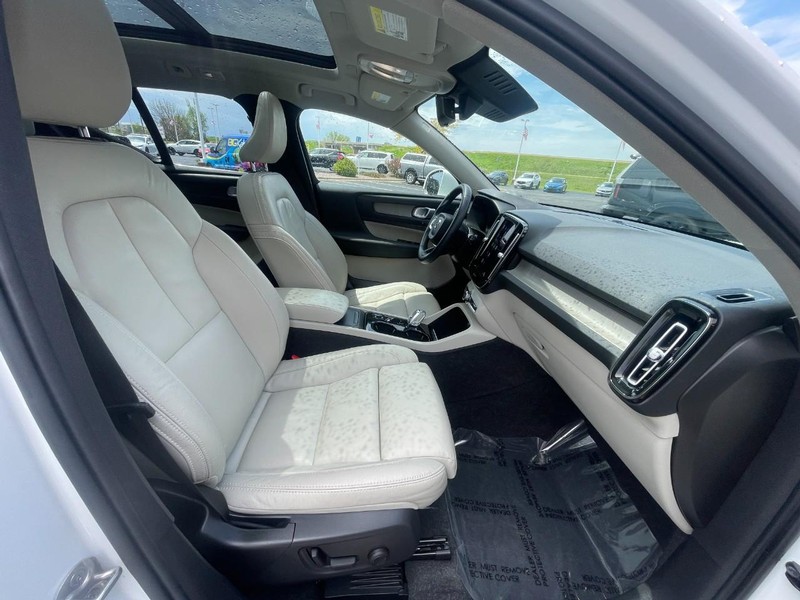 Volvo XC40 Vehicle Image 12