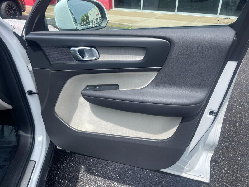 Volvo XC40 Vehicle Image 13
