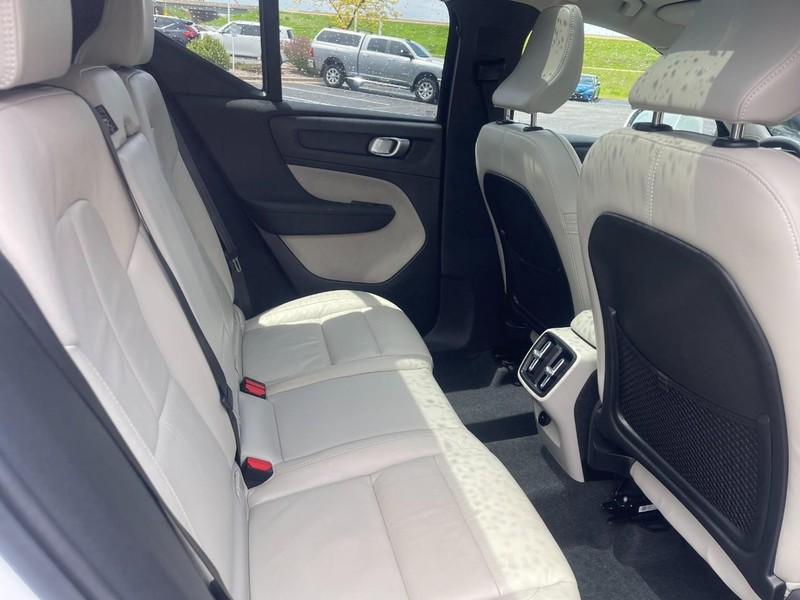 Volvo XC40 Vehicle Image 14