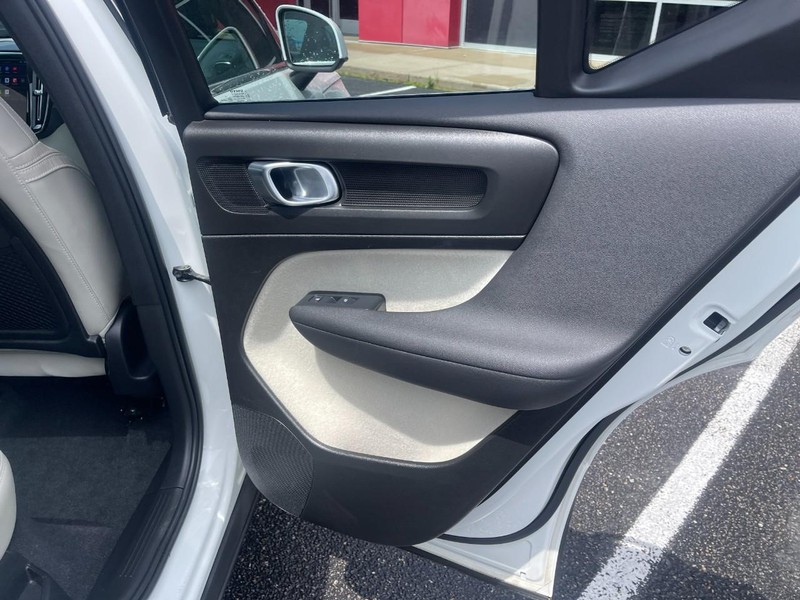 Volvo XC40 Vehicle Image 16