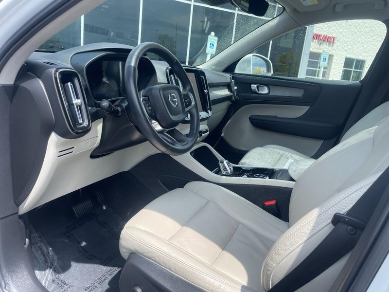 Volvo XC40 Vehicle Image 21