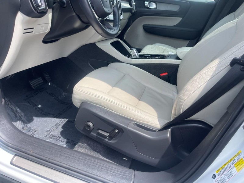 Volvo XC40 Vehicle Image 22