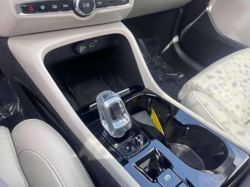 Volvo XC40 Vehicle Image 30
