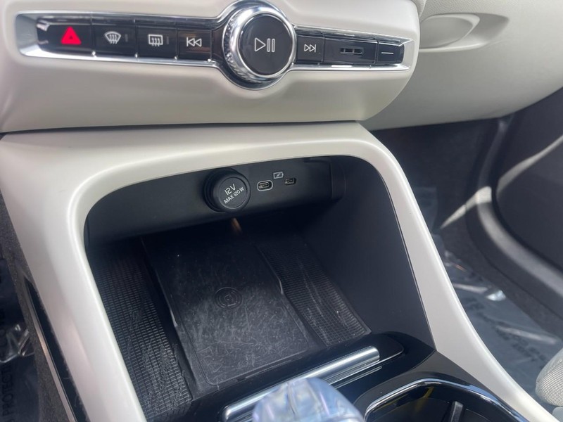 Volvo XC40 Vehicle Image 35
