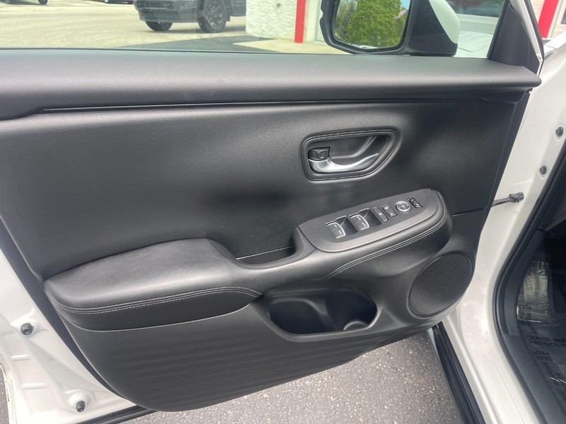 Honda HR-V Vehicle Image 18