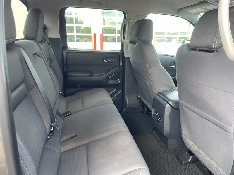 Nissan Frontier Vehicle Image 13