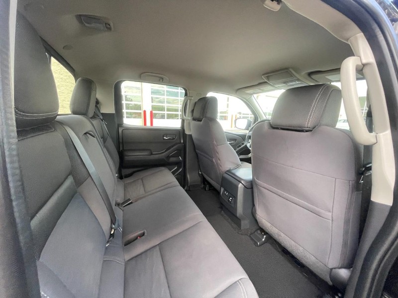 Nissan Frontier Vehicle Image 14