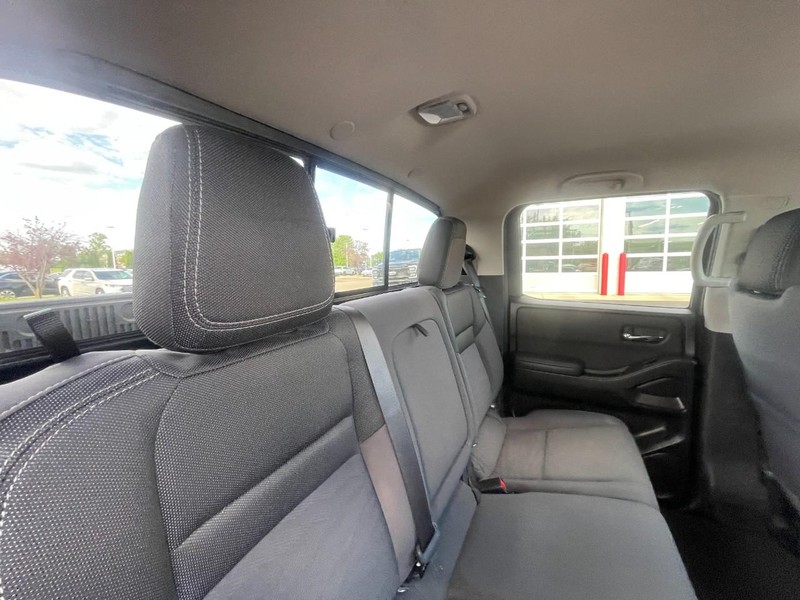 Nissan Frontier Vehicle Image 15