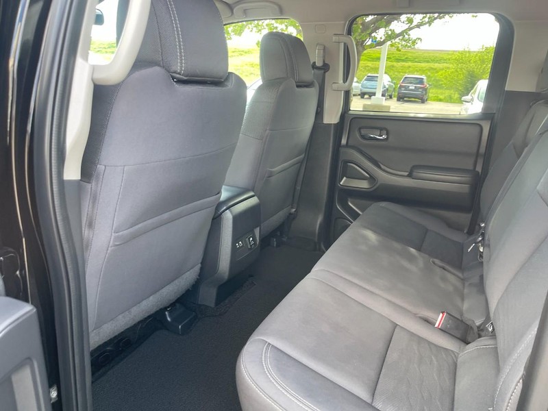 Nissan Frontier Vehicle Image 18