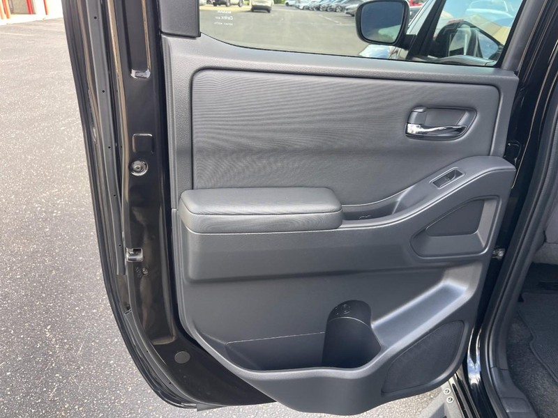 Nissan Frontier Vehicle Image 19