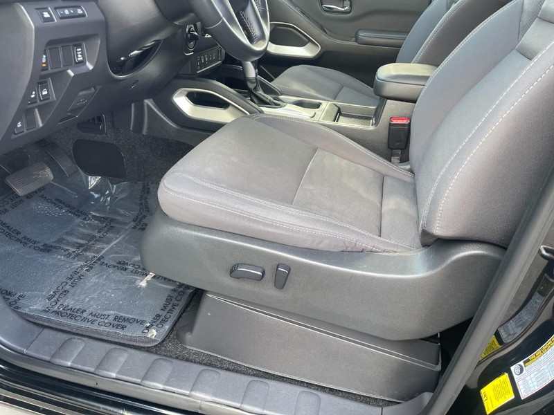 Nissan Frontier Vehicle Image 21
