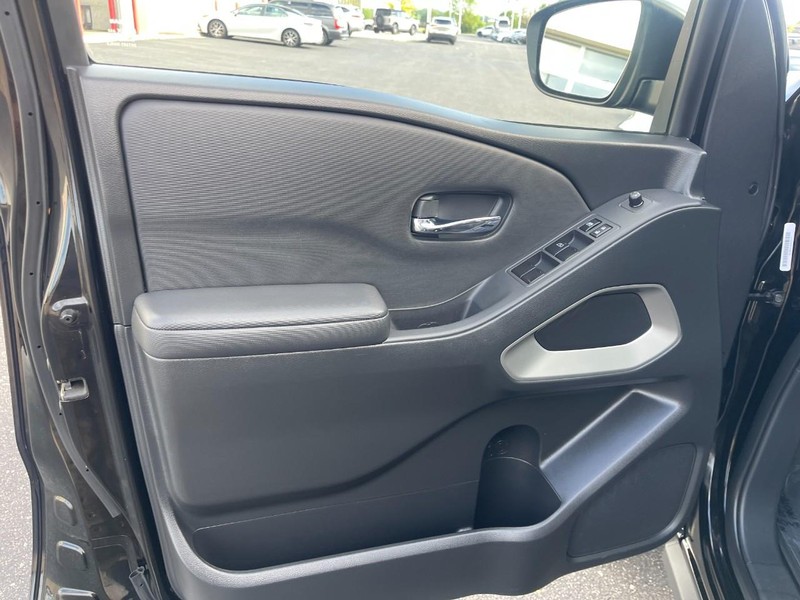 Nissan Frontier Vehicle Image 22
