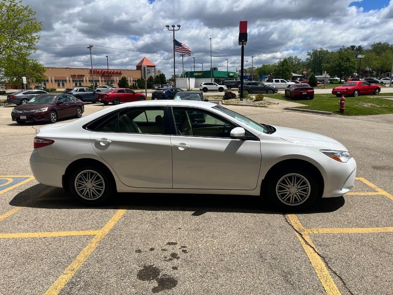 Toyota Camry Vehicle Image 04