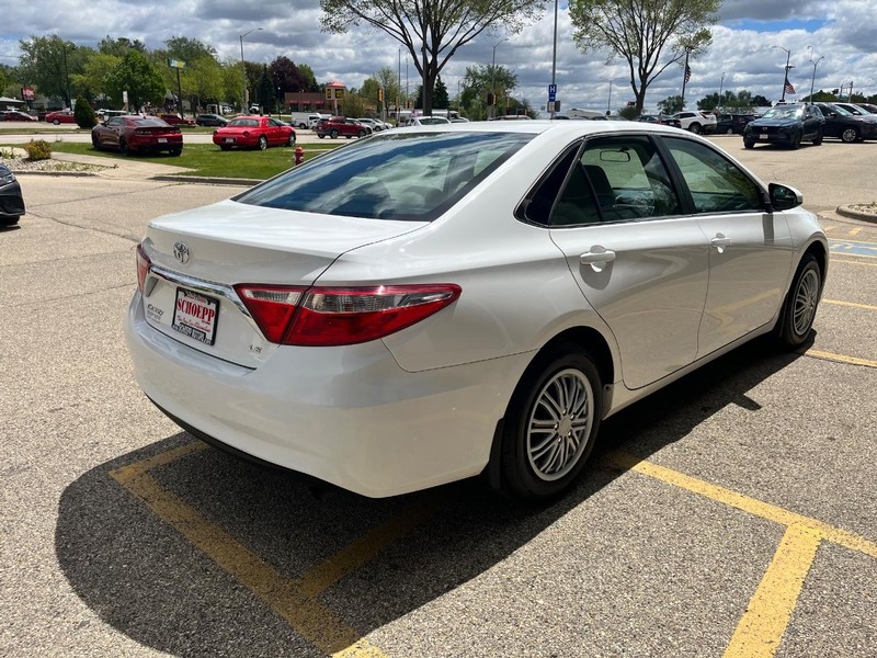 Toyota Camry Vehicle Image 05