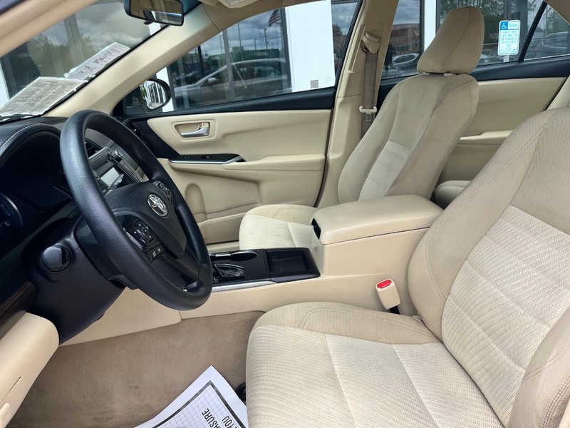 Toyota Camry Vehicle Image 11