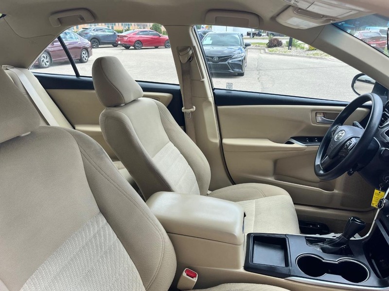 Toyota Camry Vehicle Image 12