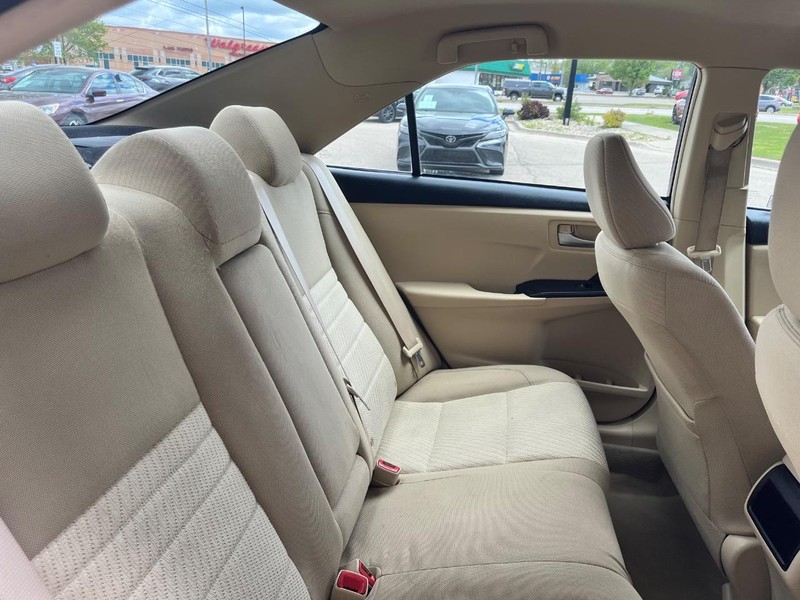 Toyota Camry Vehicle Image 13