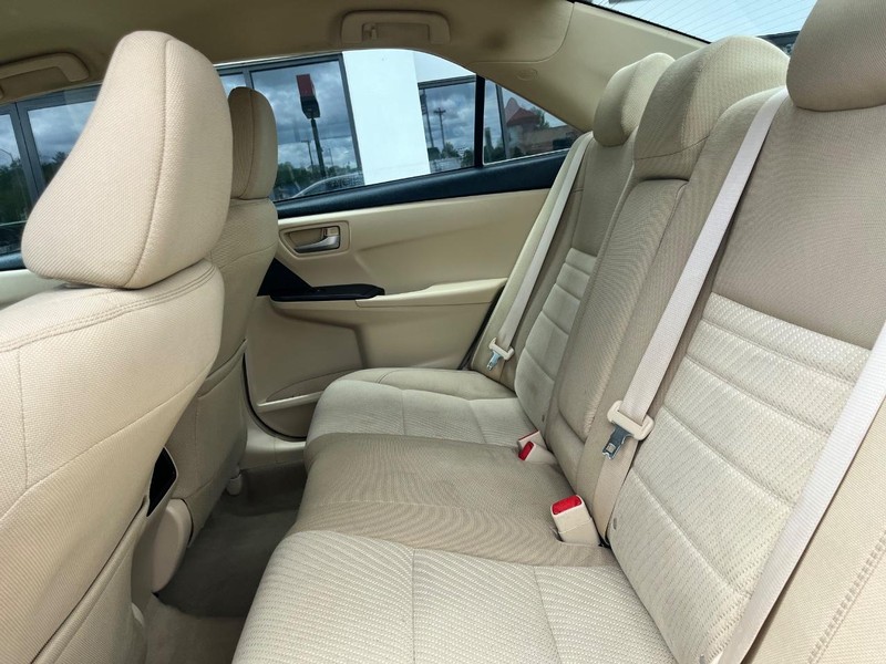 Toyota Camry Vehicle Image 14