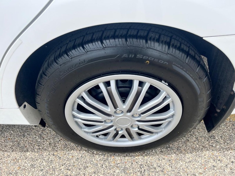 Toyota Camry Vehicle Image 15