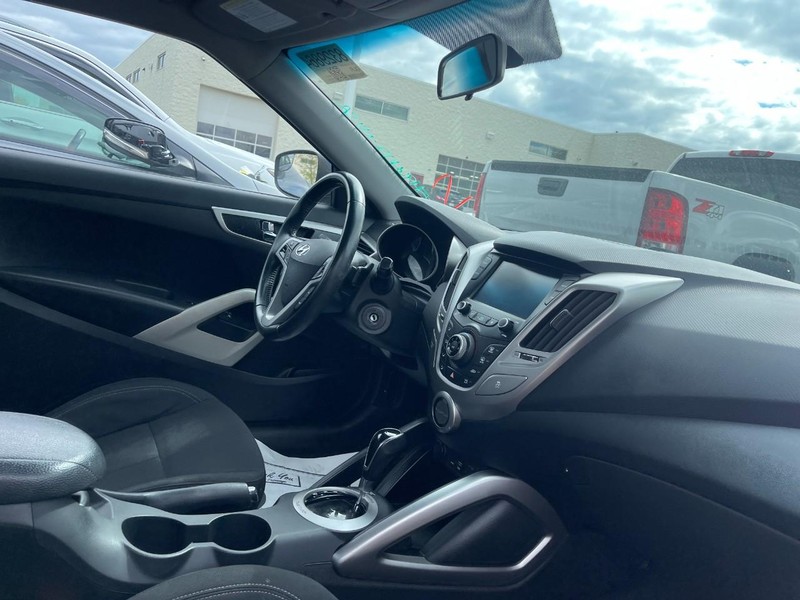 Hyundai Veloster Vehicle Image 02