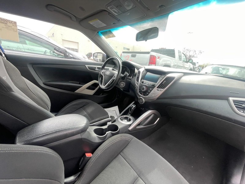 Hyundai Veloster Vehicle Image 05