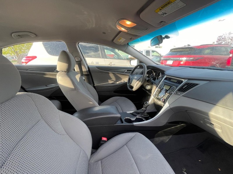 Hyundai Sonata Vehicle Image 03