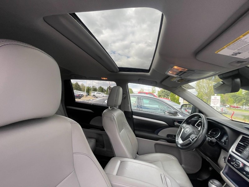 Toyota Highlander Vehicle Image 04