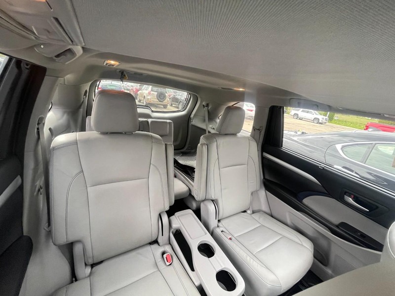 Toyota Highlander Vehicle Image 05