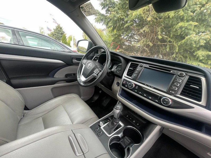 Toyota Highlander Vehicle Image 06