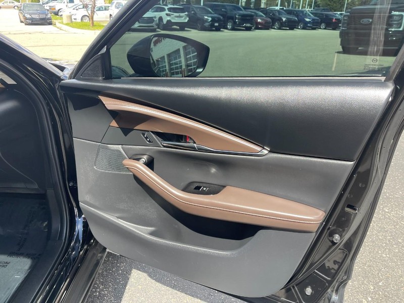 Mazda CX-30 Vehicle Image 12