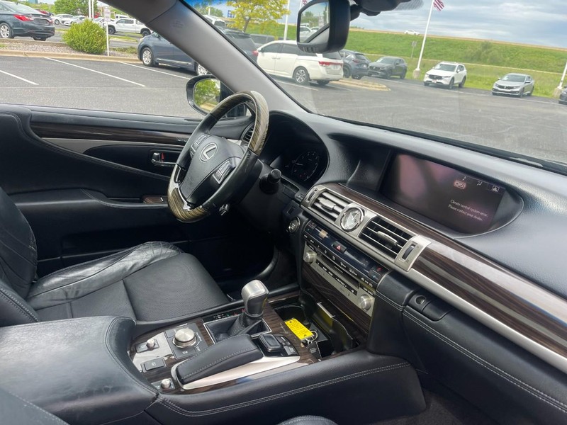 Lexus LS 460 Vehicle Image 06