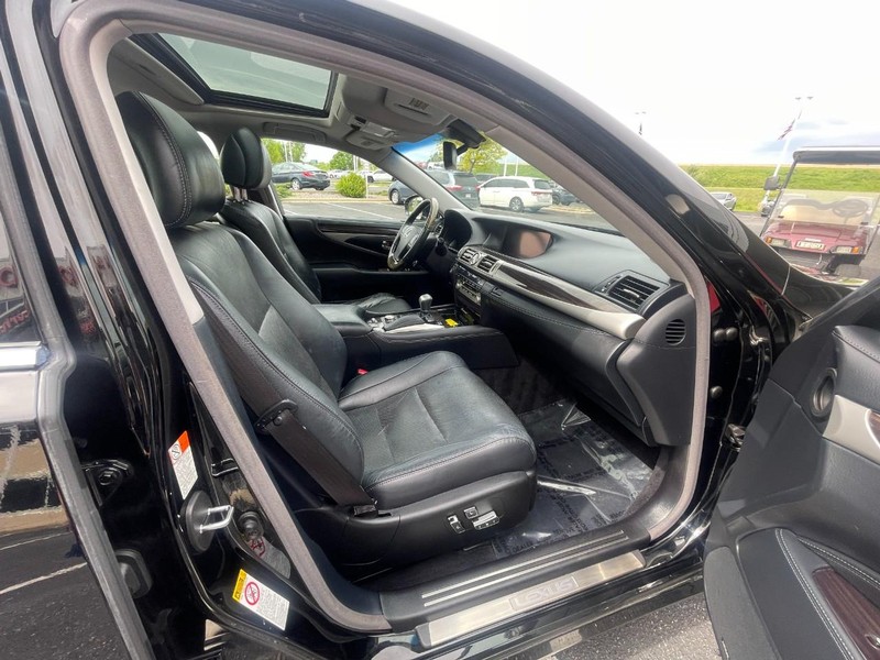 Lexus LS 460 Vehicle Image 08