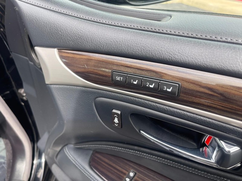 Lexus LS 460 Vehicle Image 10