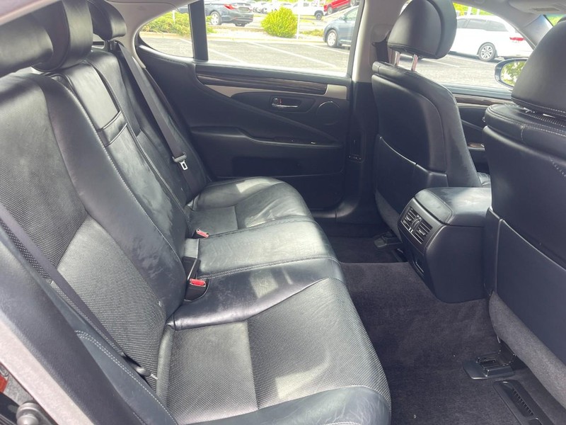 Lexus LS 460 Vehicle Image 11