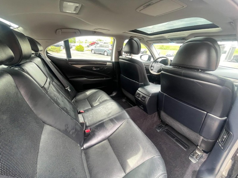 Lexus LS 460 Vehicle Image 12