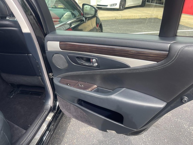 Lexus LS 460 Vehicle Image 13