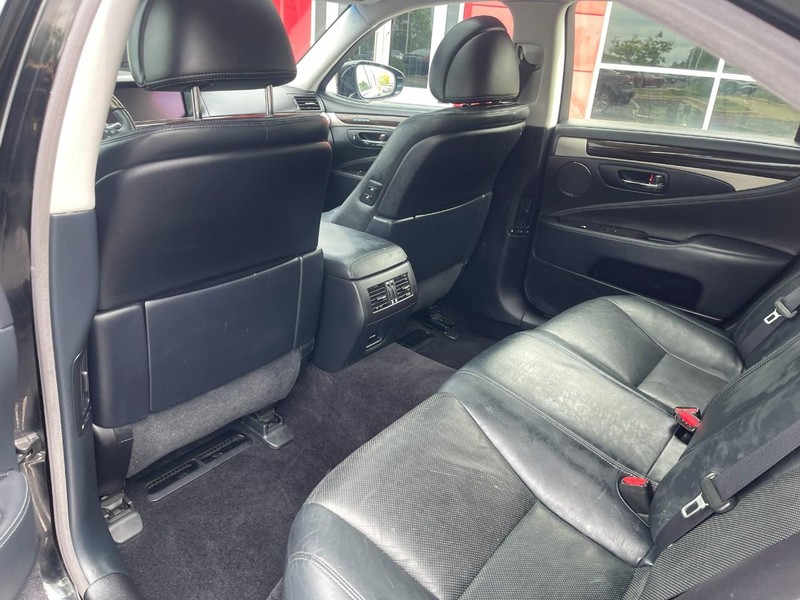Lexus LS 460 Vehicle Image 16