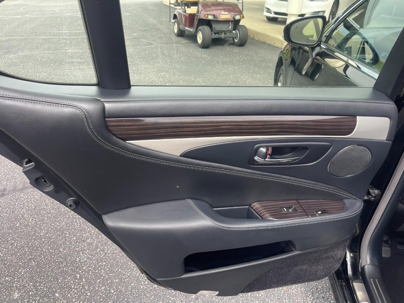 Lexus LS 460 Vehicle Image 17