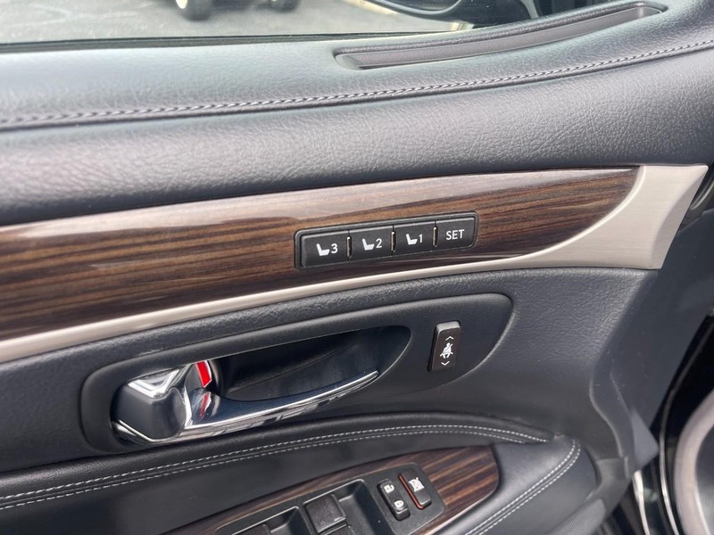 Lexus LS 460 Vehicle Image 21