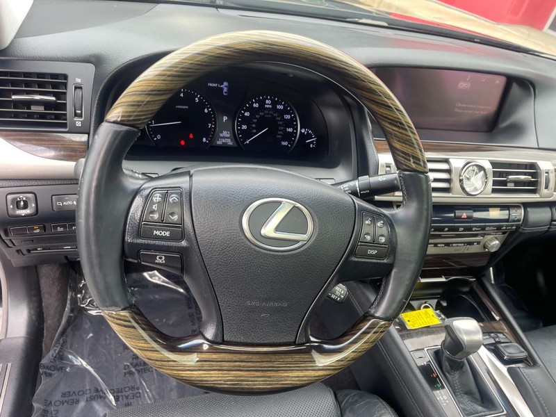 Lexus LS 460 Vehicle Image 23