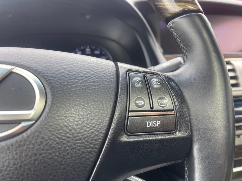 Lexus LS 460 Vehicle Image 25