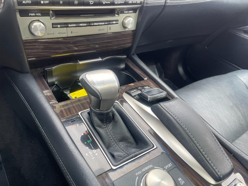 Lexus LS 460 Vehicle Image 27