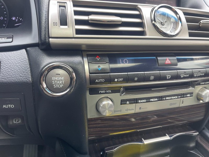 Lexus LS 460 Vehicle Image 28