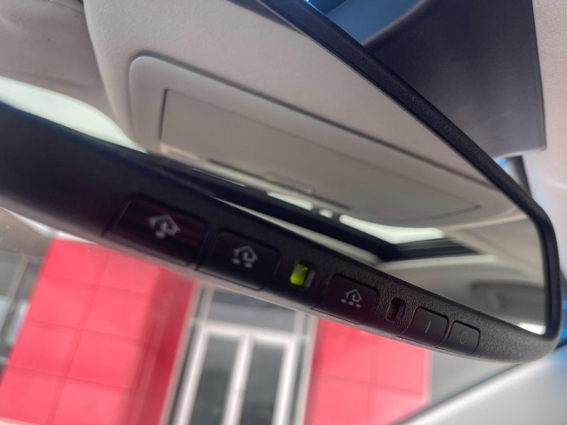 Lexus LS 460 Vehicle Image 30