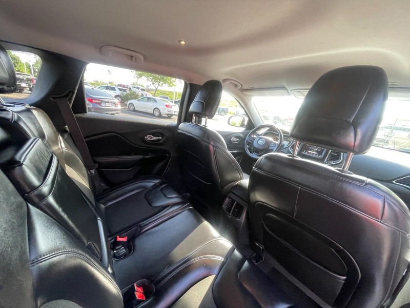 Jeep Cherokee Vehicle Image 10