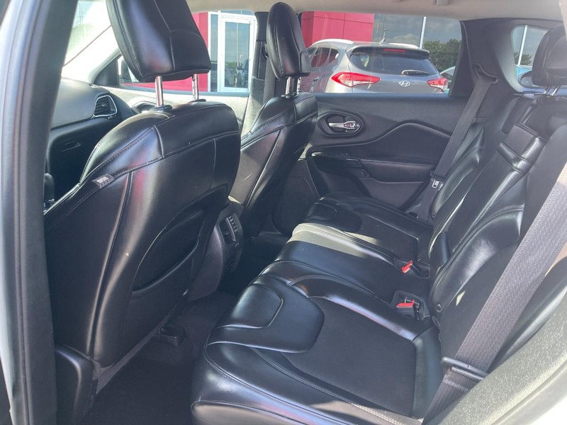 Jeep Cherokee Vehicle Image 13